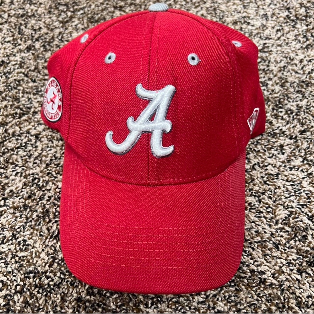 Alabama Crimson Tide hat.